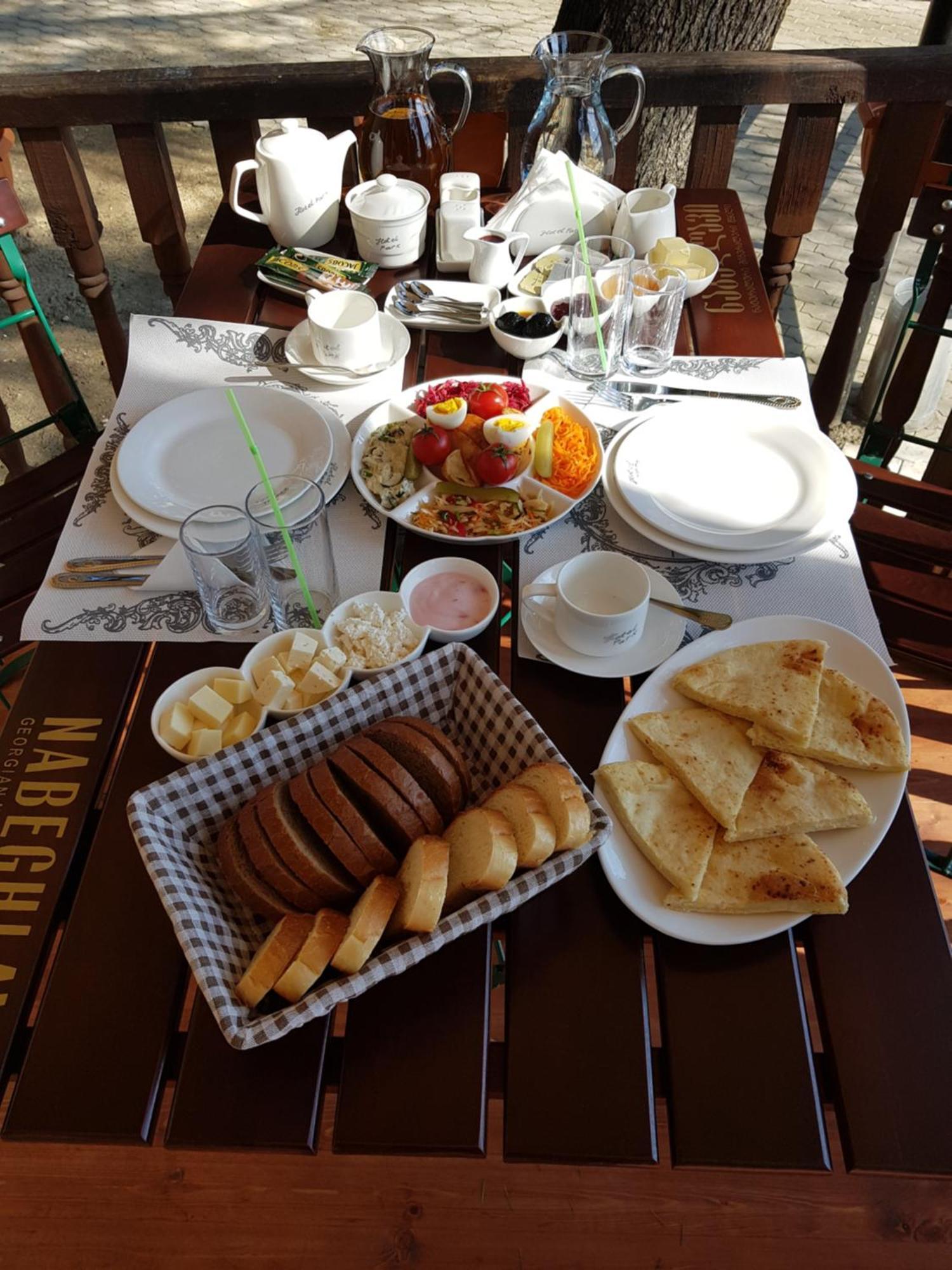 Park Hotel Kutaisi Luaran gambar