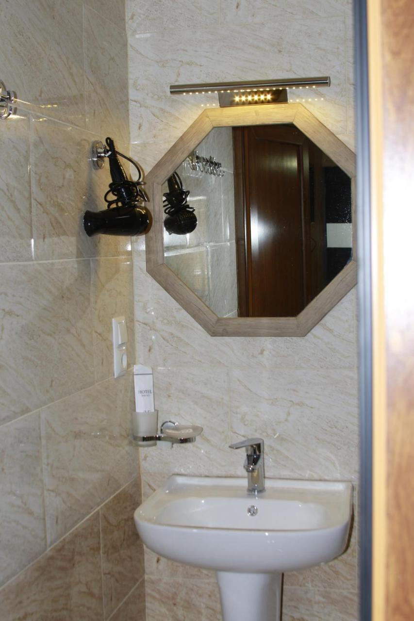 Park Hotel Kutaisi Luaran gambar