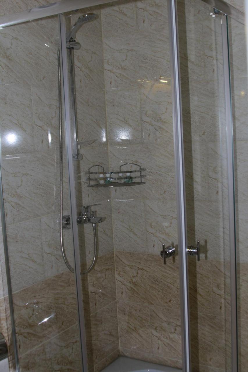 Park Hotel Kutaisi Luaran gambar