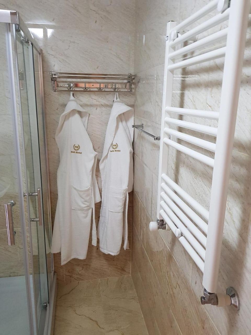 Park Hotel Kutaisi Luaran gambar