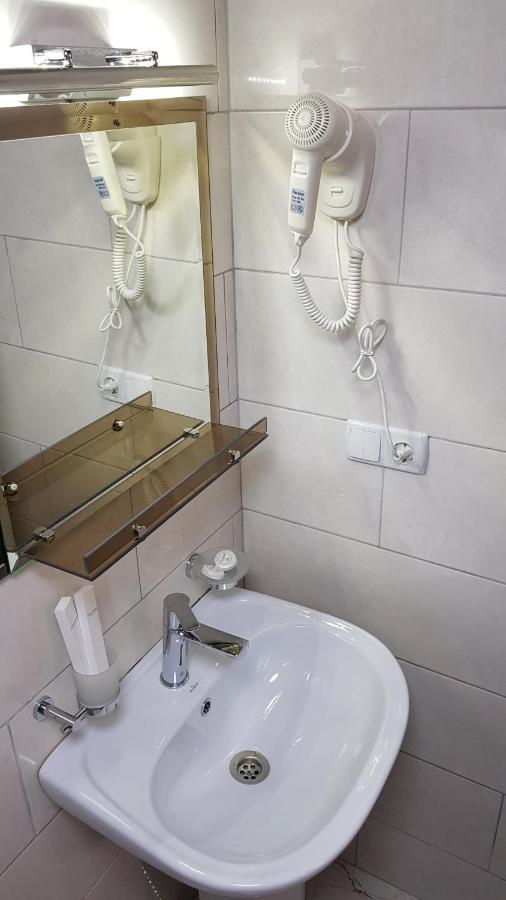 Park Hotel Kutaisi Luaran gambar